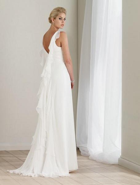 Elegant And Lovely Chiffon Wedding Dress Has A Sexy And Sultry Neckline 9383